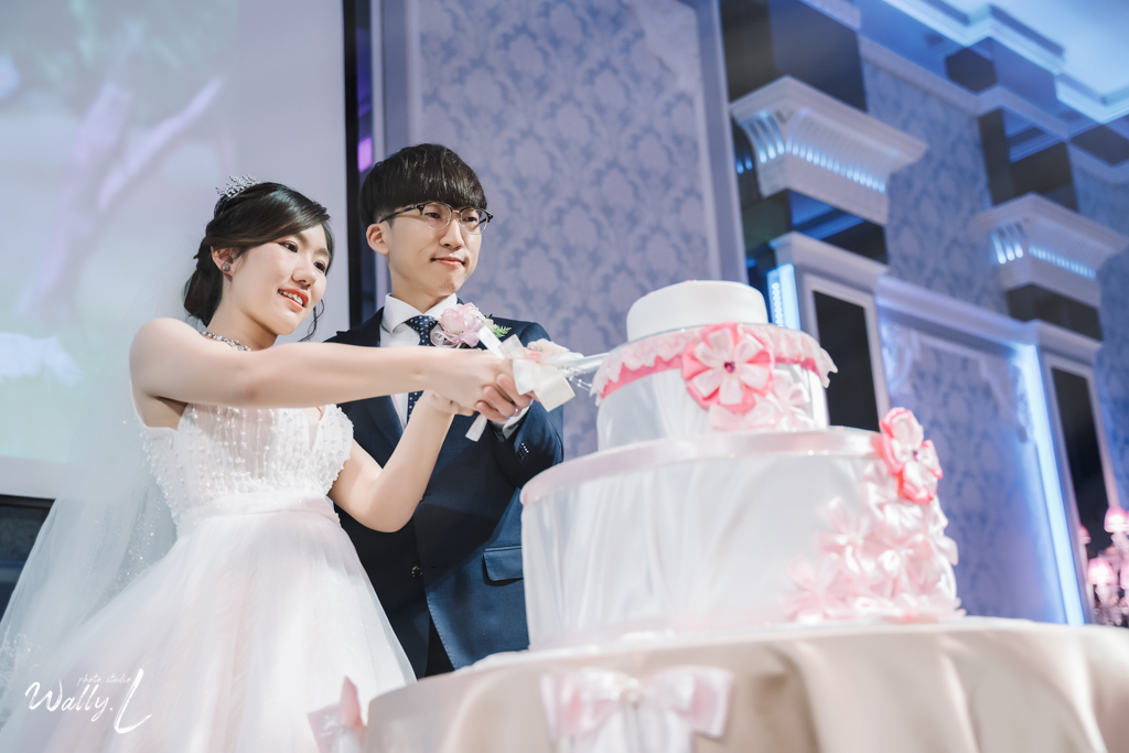｜婚禮紀錄｜高雄婚攝｜屏東婚攝｜南部婚攝｜類婚紗｜純午宴｜交付儀式｜二進敲杯｜抽捧花｜屏東維多莉亞婚宴會館｜